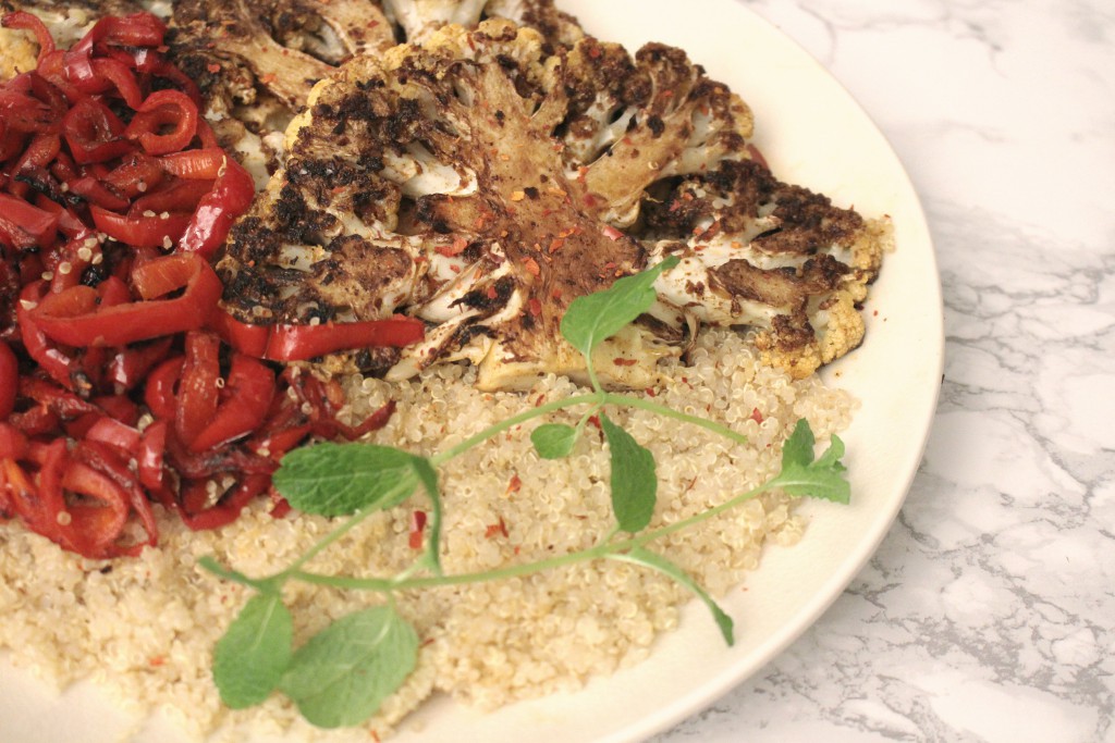 recept voor gegrilde bloemkool steaks op de plancha met quinoa - cuisinart